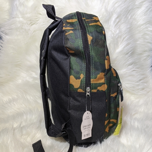 NWT Medium Camo Backpack - Picture 5 of 7